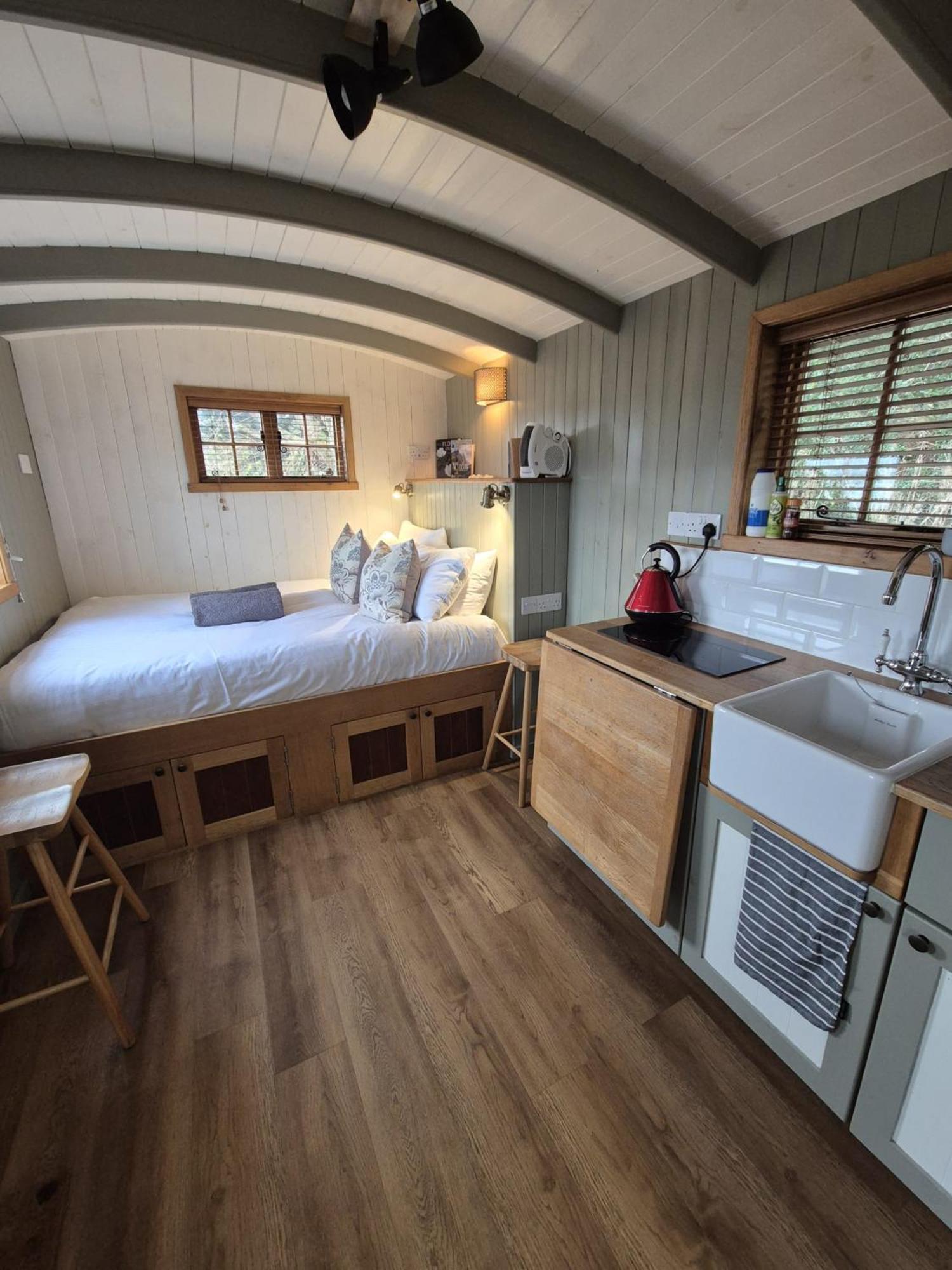 Corry Lodge Estate - Sheperds Huts Or Container Stays With Sea View Broadford (Isle of Skye) Dış mekan fotoğraf